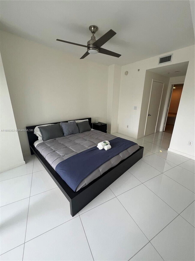 Building Photo - 18201 Collins Ave