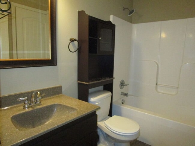 Building Photo - Awesome!  2bed 2bath