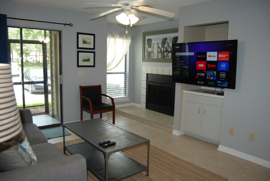 Building Photo - 10200 Belle Rive Blvd