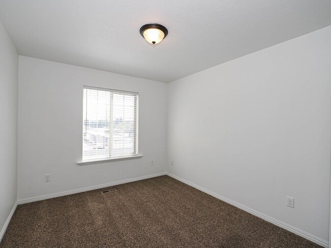 Building Photo - Beautiful 3-Bed, 2-Bath Townhome in Americ...