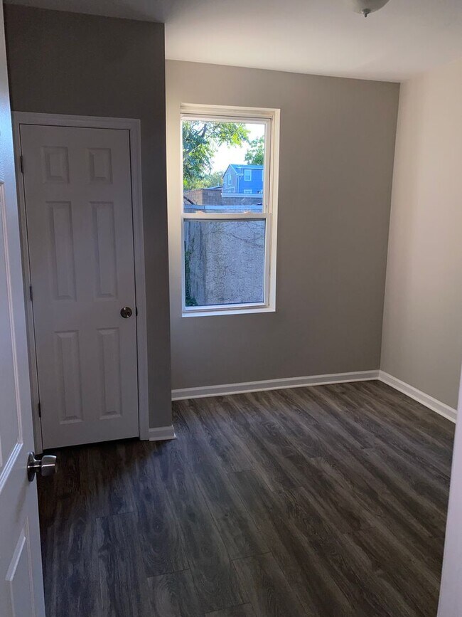 Building Photo - Front Porch Row - Oak Lane