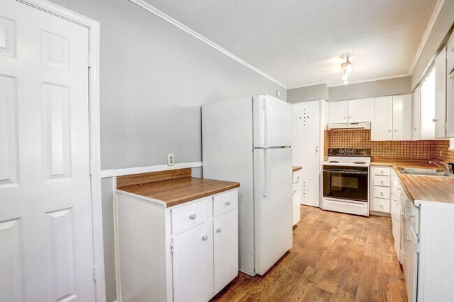 Building Photo - 3 Bedroom 1 Bathroom House in Texarkana, AR