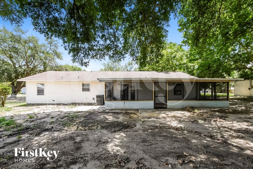 Building Photo - 614 Huey St