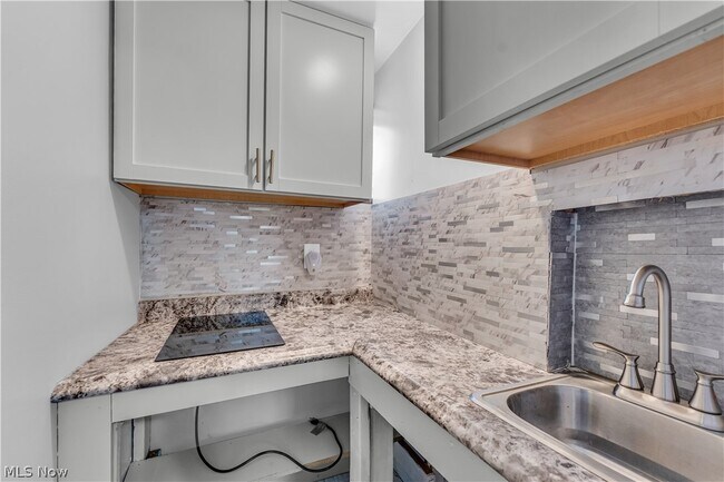 Building Photo - 3900 W 33rd St