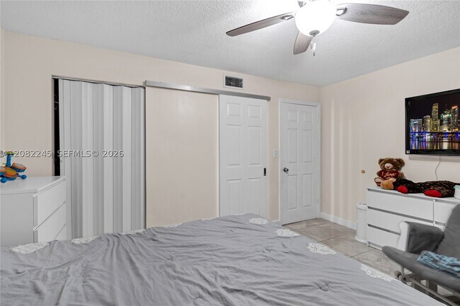 Building Photo - 329 W 68th St