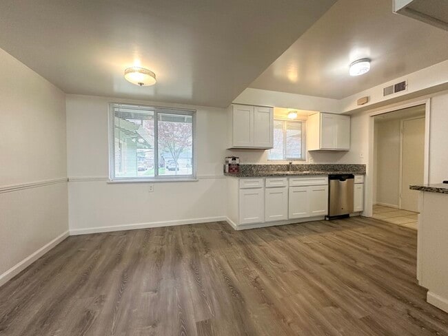 Building Photo - Updated 3 Bedroom 1.5 Bathroom Home in Desirable Arden Park!