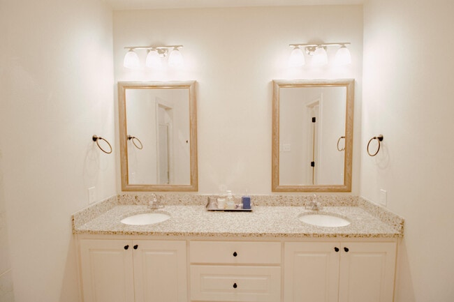 Building Photo - 1718 102nd St