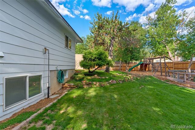 Building Photo - 411 Redwood Dr