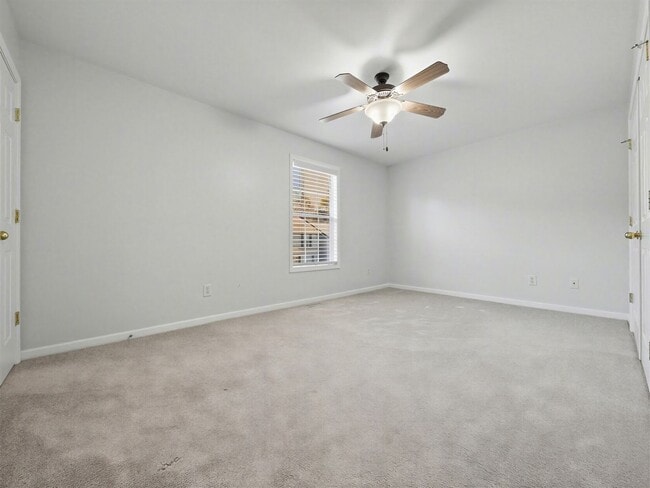 Building Photo - Knoxville 37912 - 2 bedroom 1.5 bath condo - call Jean Chung 865-386-1022