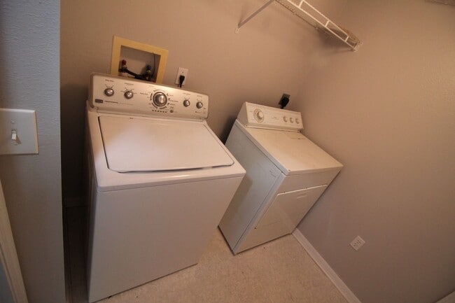 Building Photo - 3617 Stonefield Dr