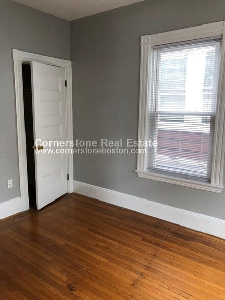 Building Photo - 122 Calumet St