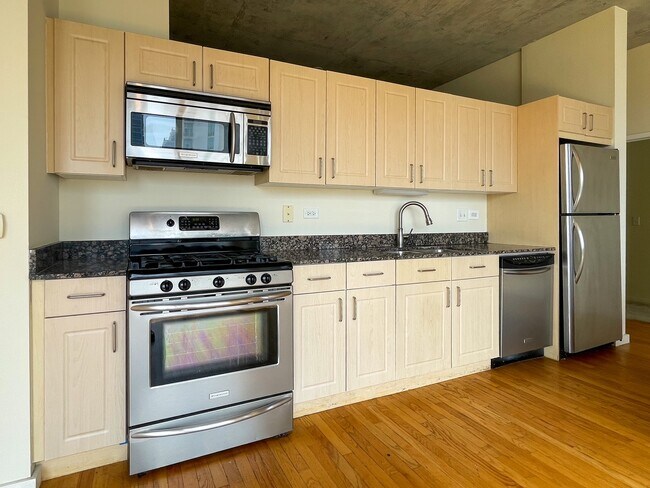 Kitchen - 1620 S Michigan Ave