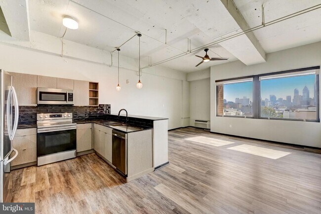 Building Photo - 1600 W Girard Ave