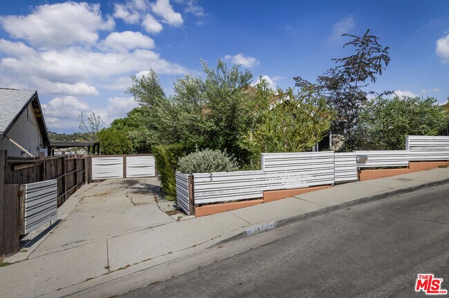 Building Photo - 1562 Attridge Ave