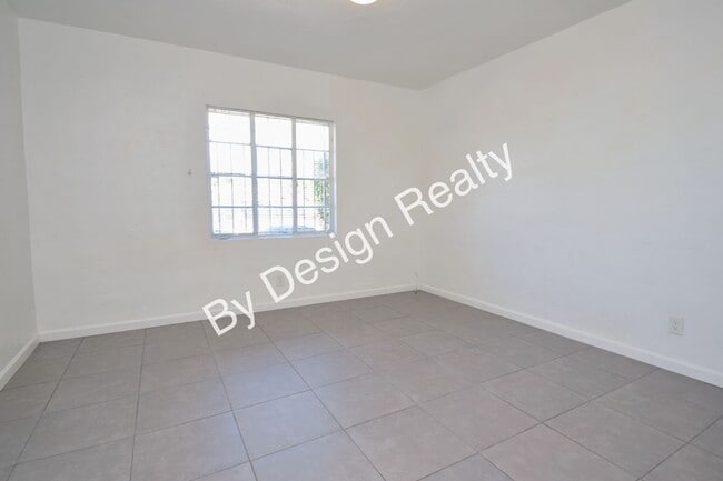 Building Photo - Modern Duplex with Huge Fenced Yard Near Downtown Tucson