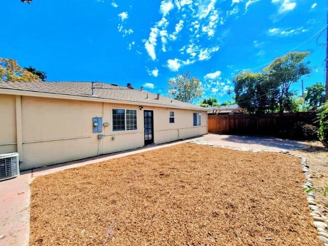 Building Photo - Beautiful Single Story House w/Low Mainten...