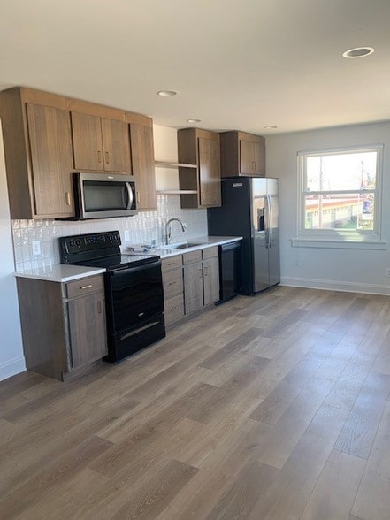 Building Photo - 326 W Main St