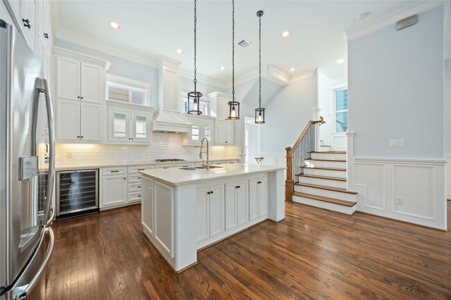 Building Photo - 609 Rutland St