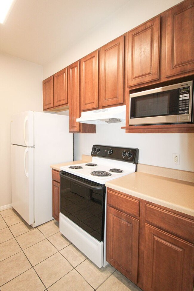 Building Photo - 530 Dukeway Dr