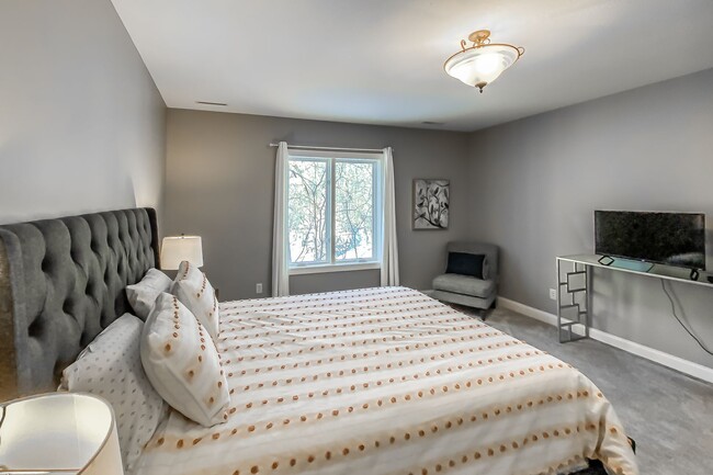 Building Photo - Warm and Luxurious 4 bedroom Executive Estate