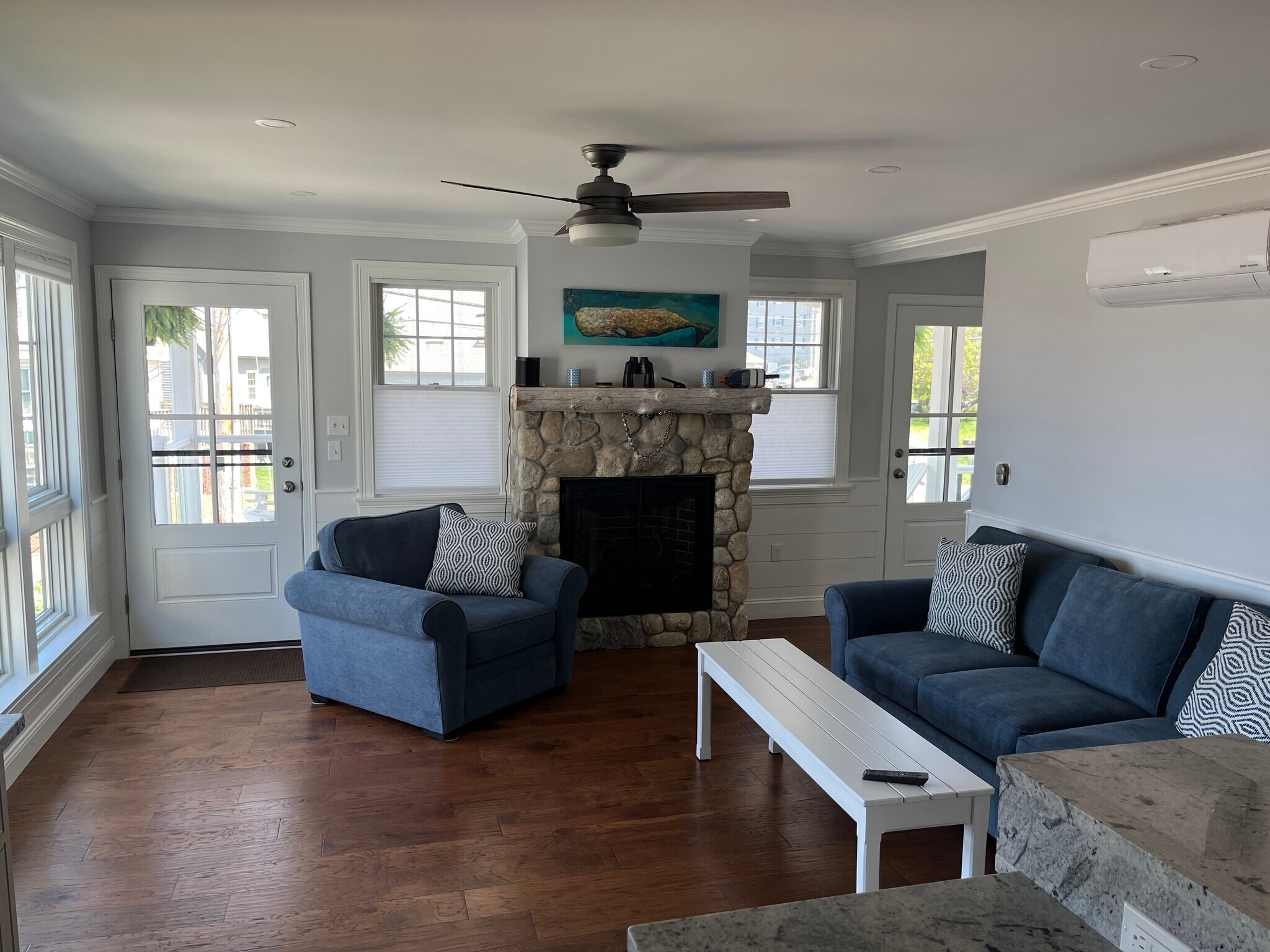 Building Photo - 2 1/2 Dumas Ave