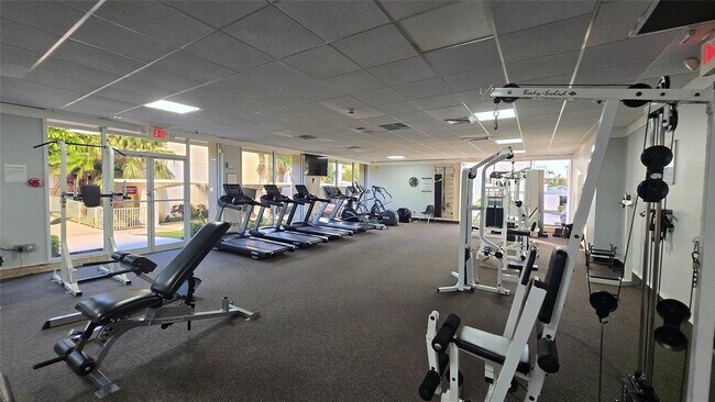 Building Photo - 300 Bayview Dr