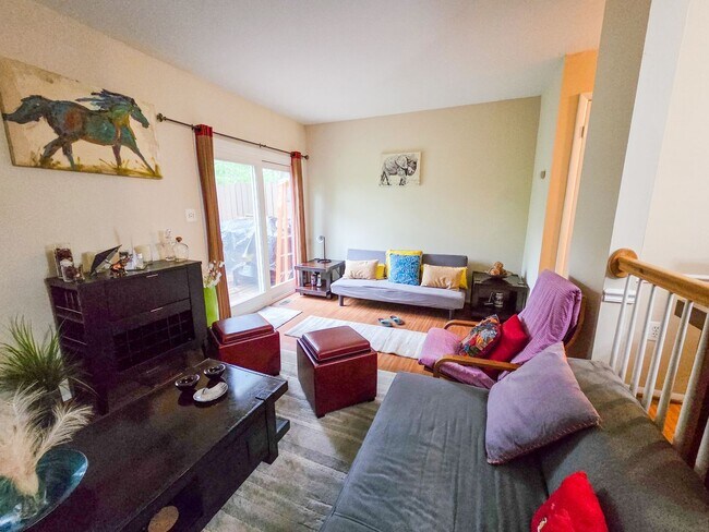 Building Photo - Beautiful 3BR Townhouse in Rockville/Derwood for early June Move-In!