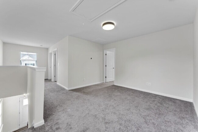 Building Photo - Elegant 3BR/2.5BA Home with Loft & 2-Car Garage in Persimmon Hill $2,100/mo rent