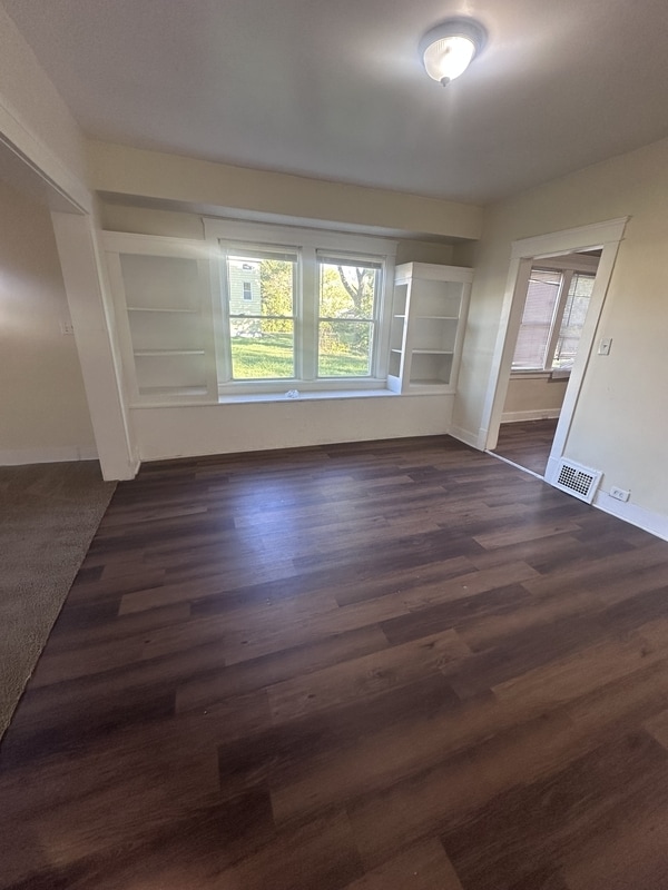 Building Photo - 9604 Manor Ave