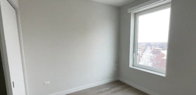 Building Photo - 1157 W Erie St