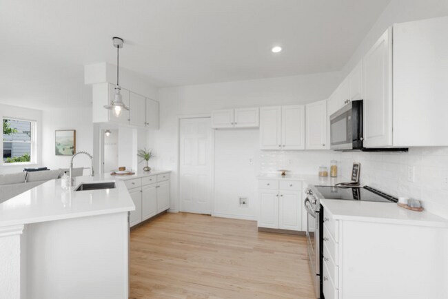 Building Photo - 11 Burgundy Ct