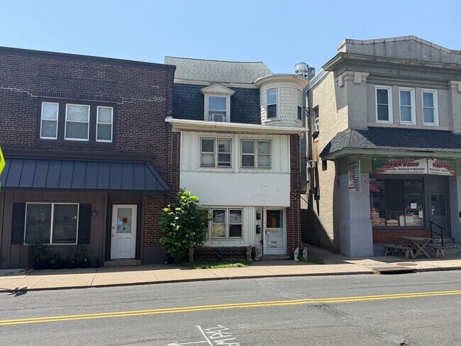 Building Photo - 108 N Main St