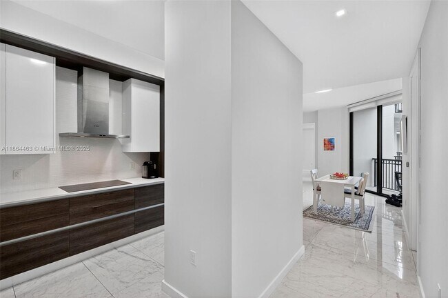 Building Photo - 301 Altara Ave