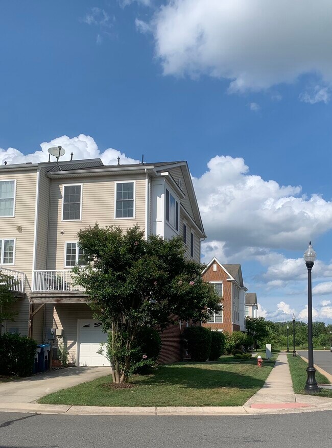 Building Photo - 25128 Neptune Terrace