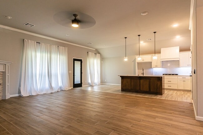 Building Photo - Modern 3-Bed, 2-Bath Home in Deer Creek School District!