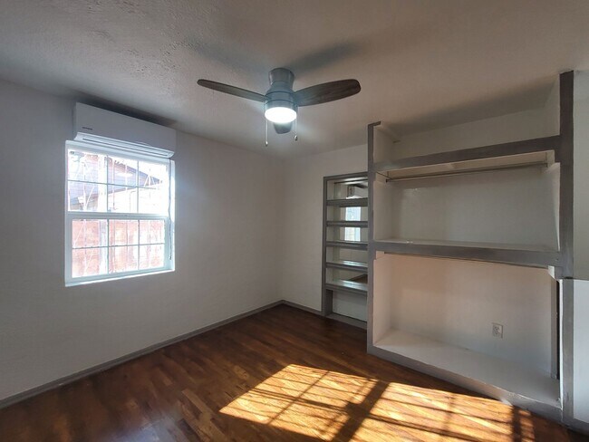 Building Photo - Ready to View!!