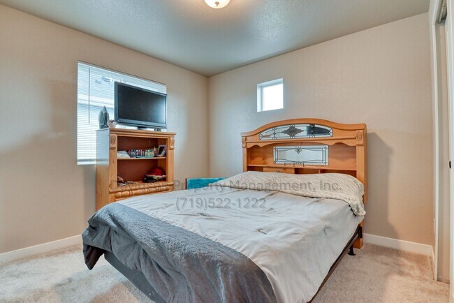 Building Photo - Gorgeous 3 Bedroom House Located in Lorson...