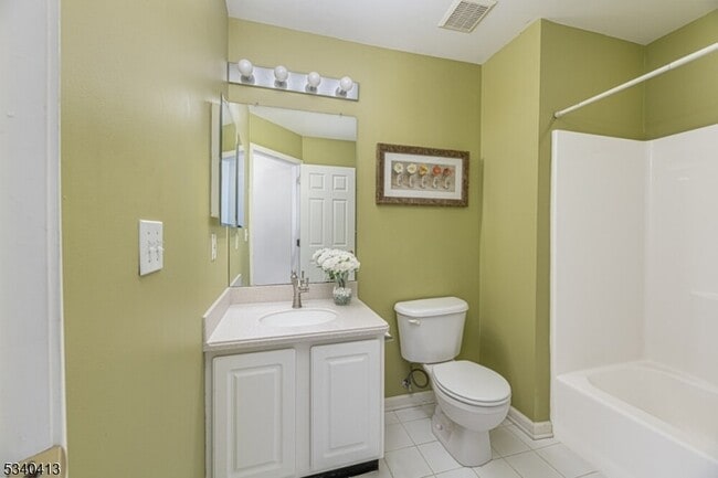 Building Photo - 902 Wendover Ct