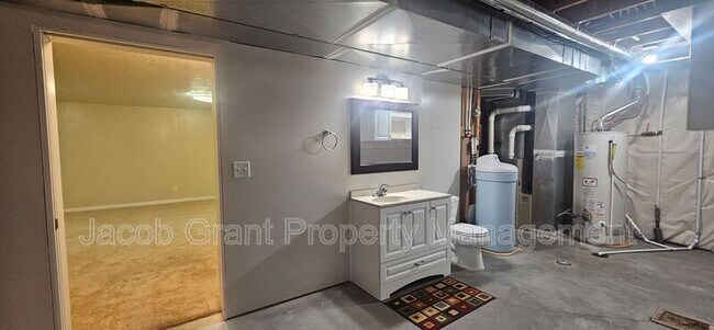 Building Photo - 3030 Devonwood Dr