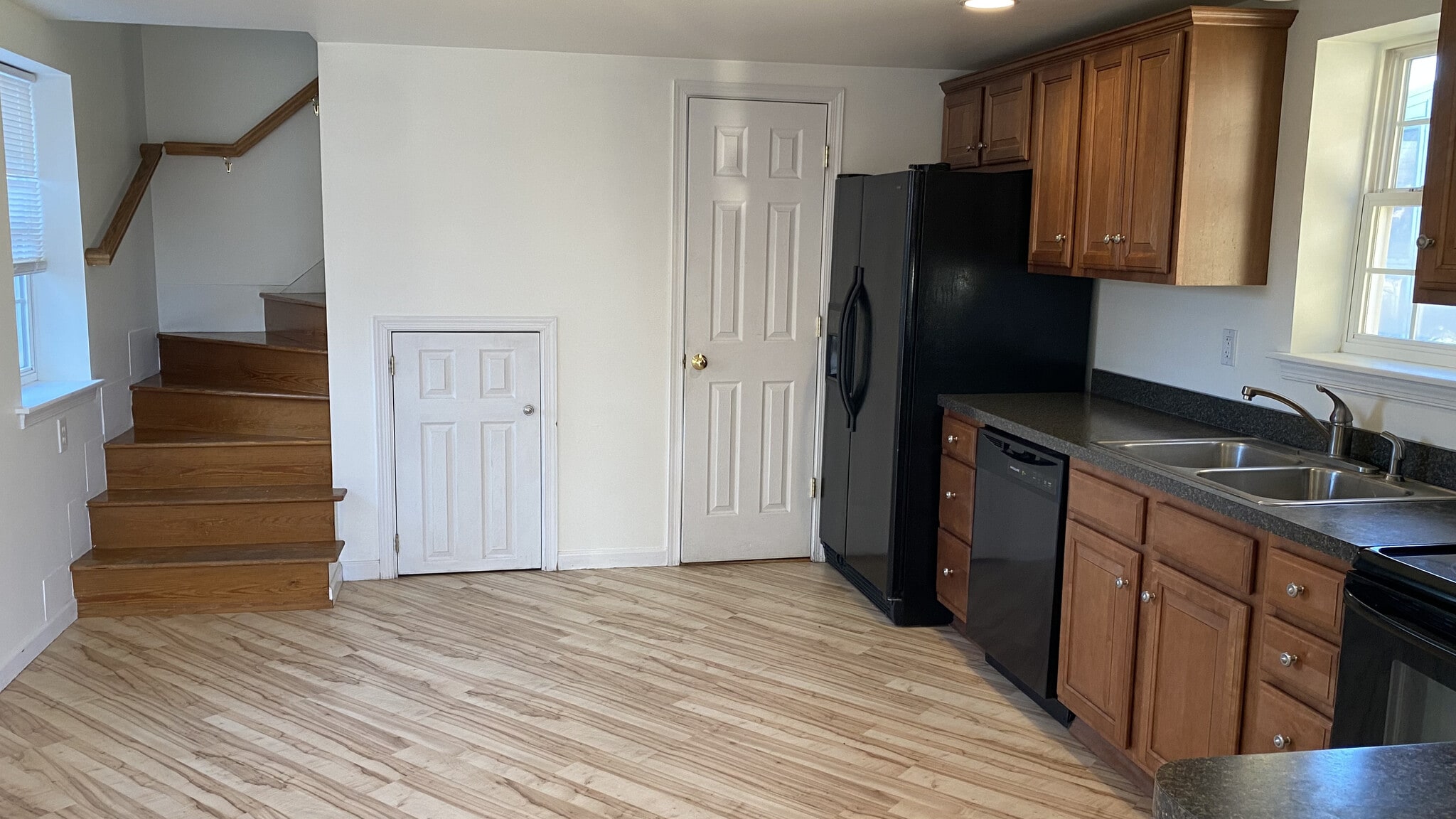 Building Photo - 1294 N Mountain Rd