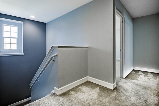 Building Photo - 27 Pin Oak Ln