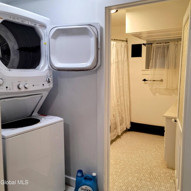 Building Photo - 199 2nd St