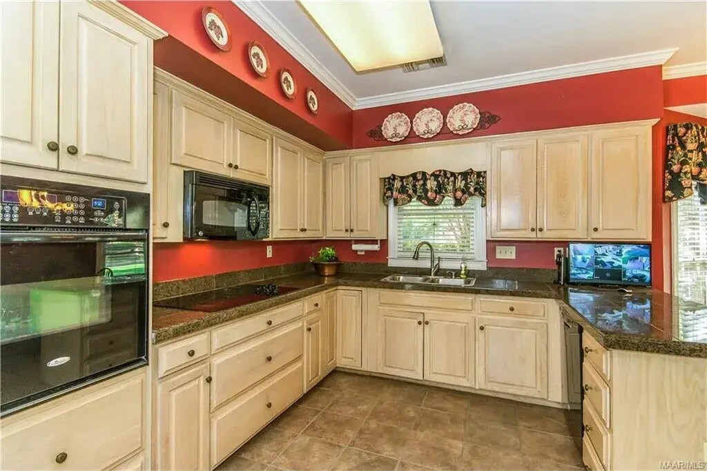 Building Photo - 2255 Vaughn Ln