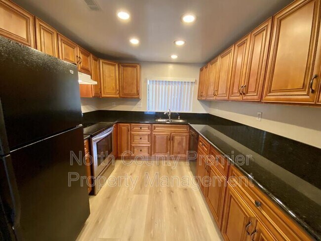 Building Photo - 2850 Englewood Way