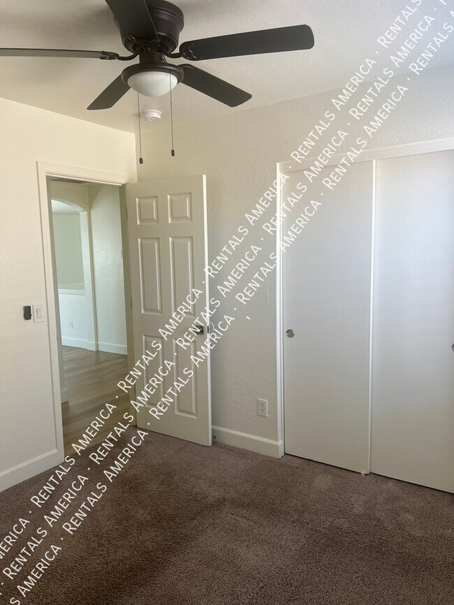 Building Photo - 3682 N French Pl