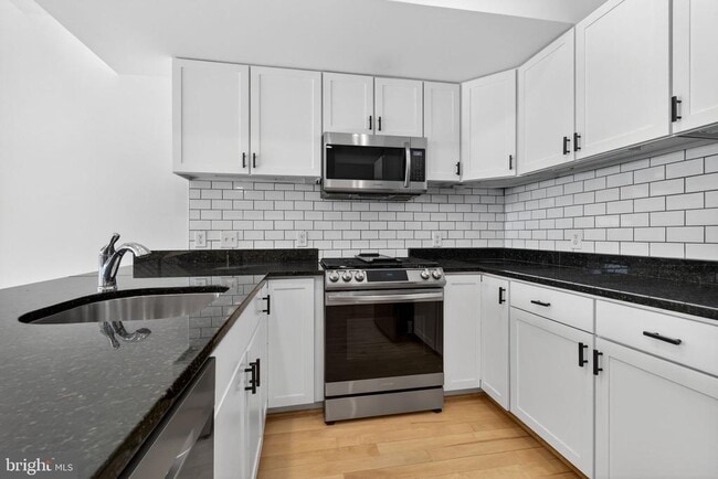 Building Photo - 1328 Maryland Ave NE