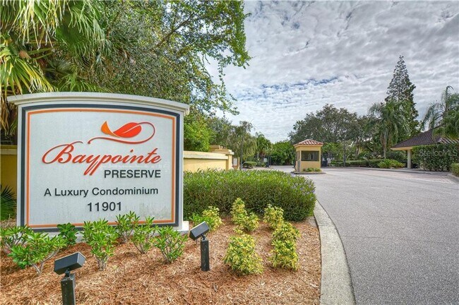 Building Photo - Charming 1BD/1BTH Ground Level Condo in St...