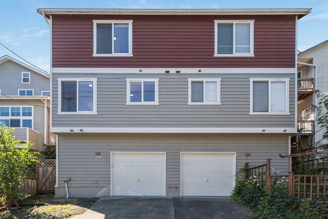 Building Photo - 162 W Florentia St