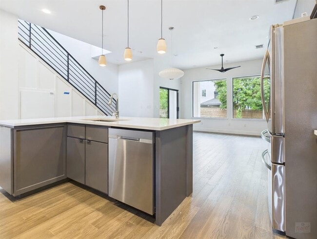 Building Photo - 4402 Mt Vernon Dr