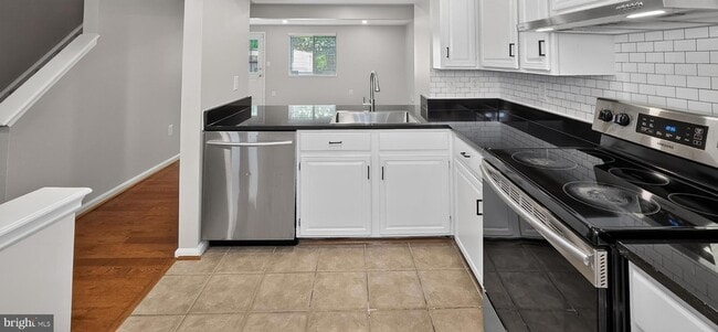 Building Photo - 3591 Laurel View Ct